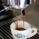 L'autunno cambia l'espresso al bar