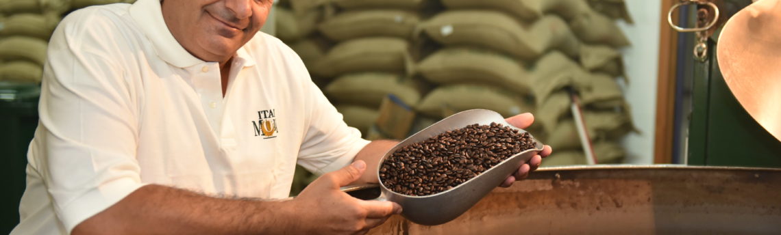 Frasi napoletane sul caffè come O’ ‘ccafè sape e scarrafone.