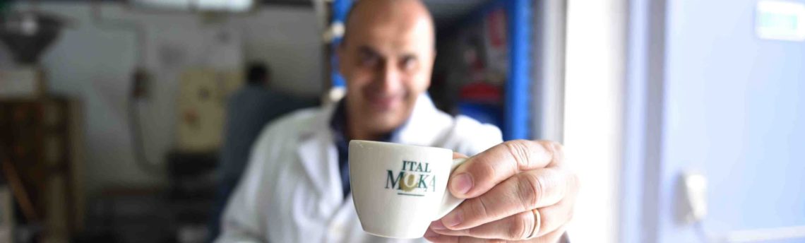Il caffè è la bevanda più bevuta dagli italiani, con moka, cialde o espresso