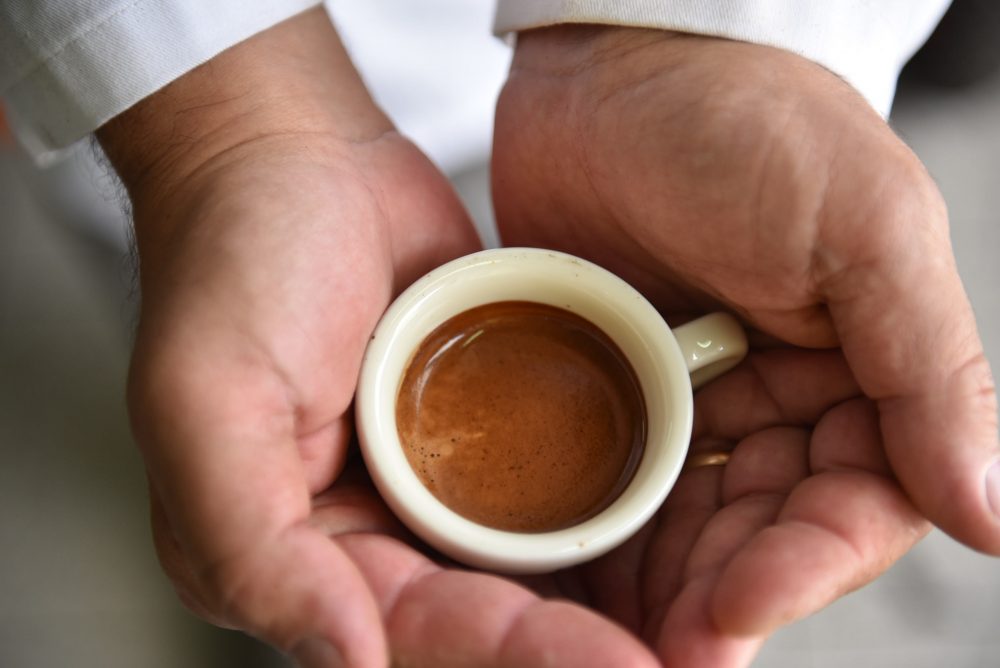 Il rischio di contrarre il Covid19 può diminuire del 10 per cento grazie anche al caffè