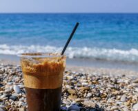 Il rito estivo del gran caffè freddo napoletano, un’arte