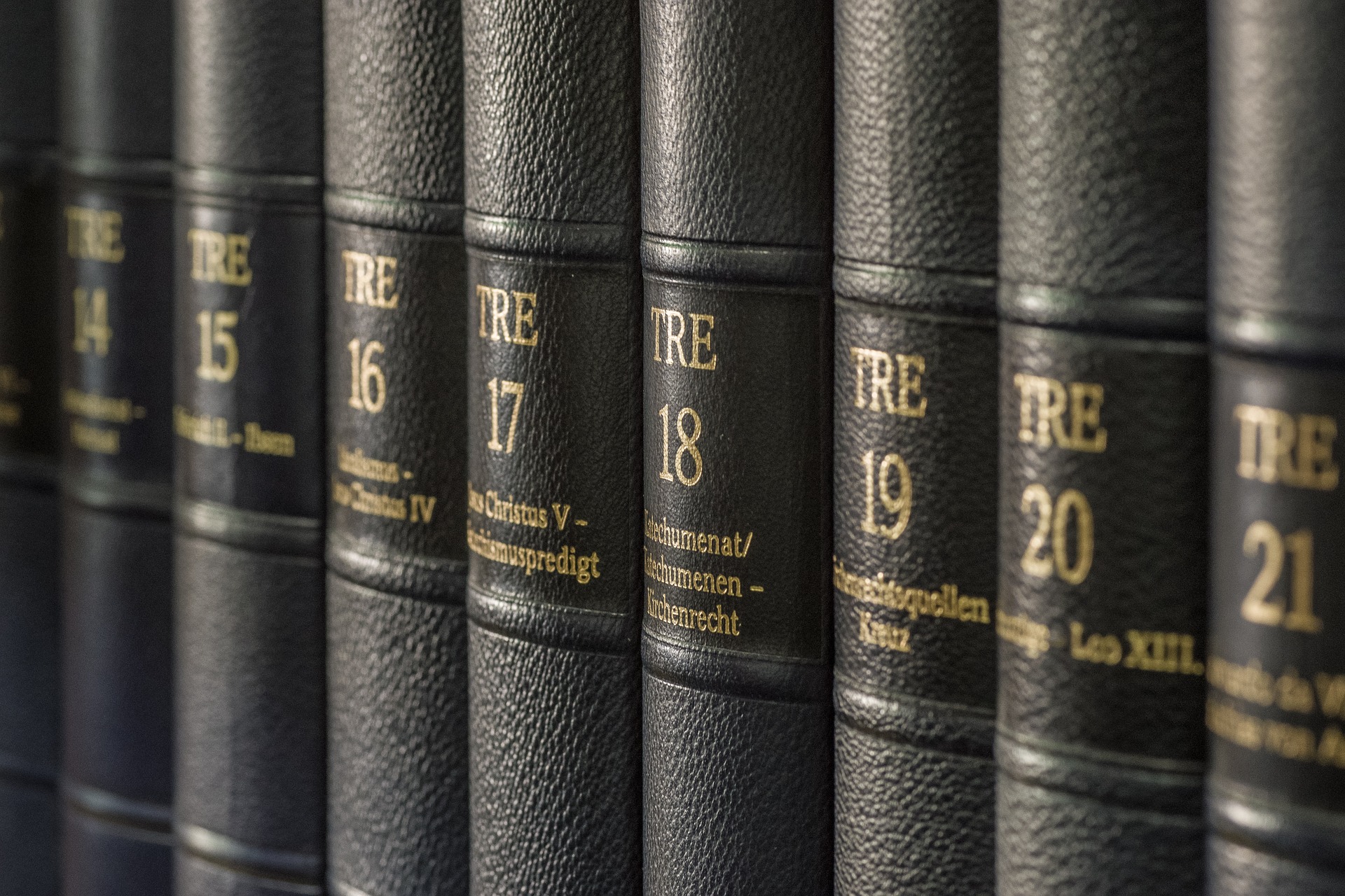 books-g62a32cc78_1920 10 03 23