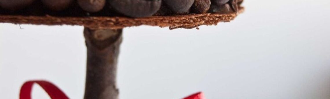 Come Fare un Albero di Natale con Chicchi di Caffè