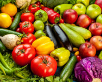 Chicchi di caffè e verdure o ortaggi, gusto primaverile ed estivo. Armonia inaspettata